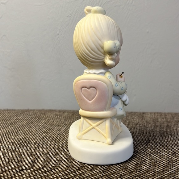 Precious Moments “Mother Sew Dear” figurine. - Picture 4 of 7